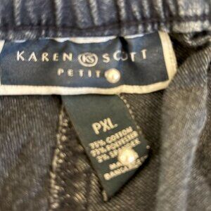 Women's Karen Scott Petite XL jeans. Stretchy and very comfortable.